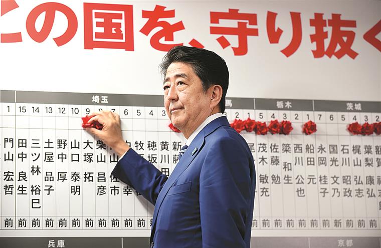 Shinzo Abe, primeiro-ministro do Japão, renuncia ao cargo