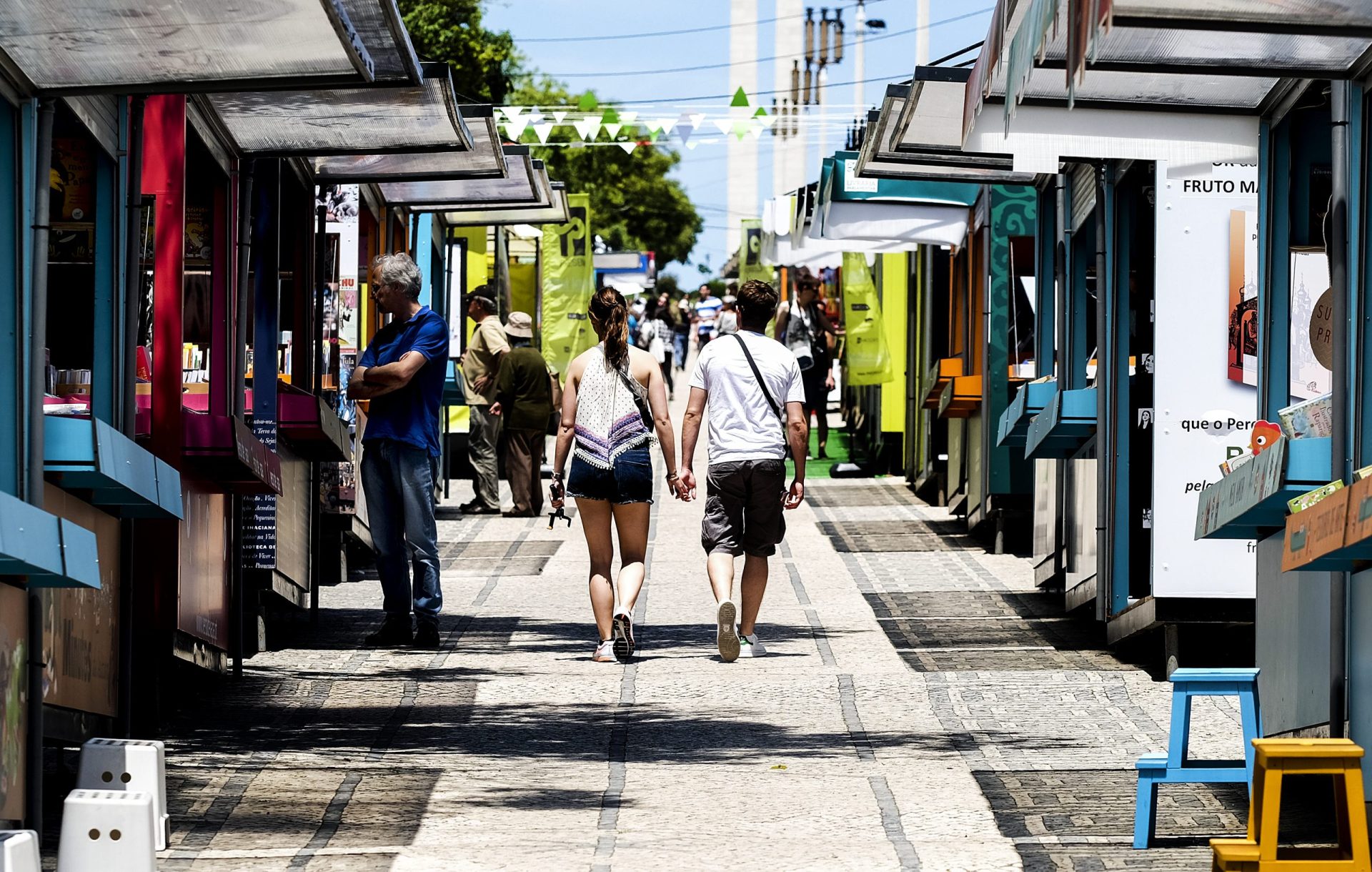 Máscaras, gel e descontos na feira