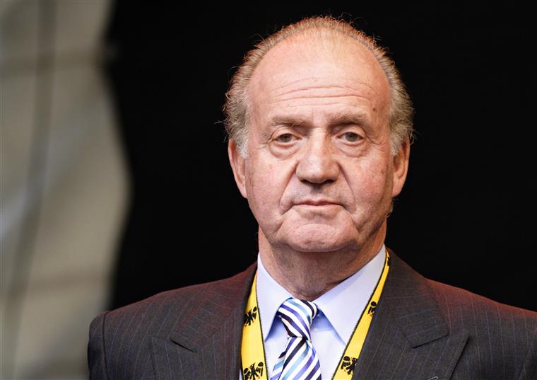 Juan Carlos abandona Espanha devido a escândalos