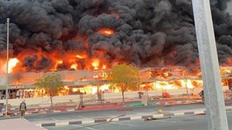 Incêndio deflagra em mercado nos Emirados Árabes Unidos