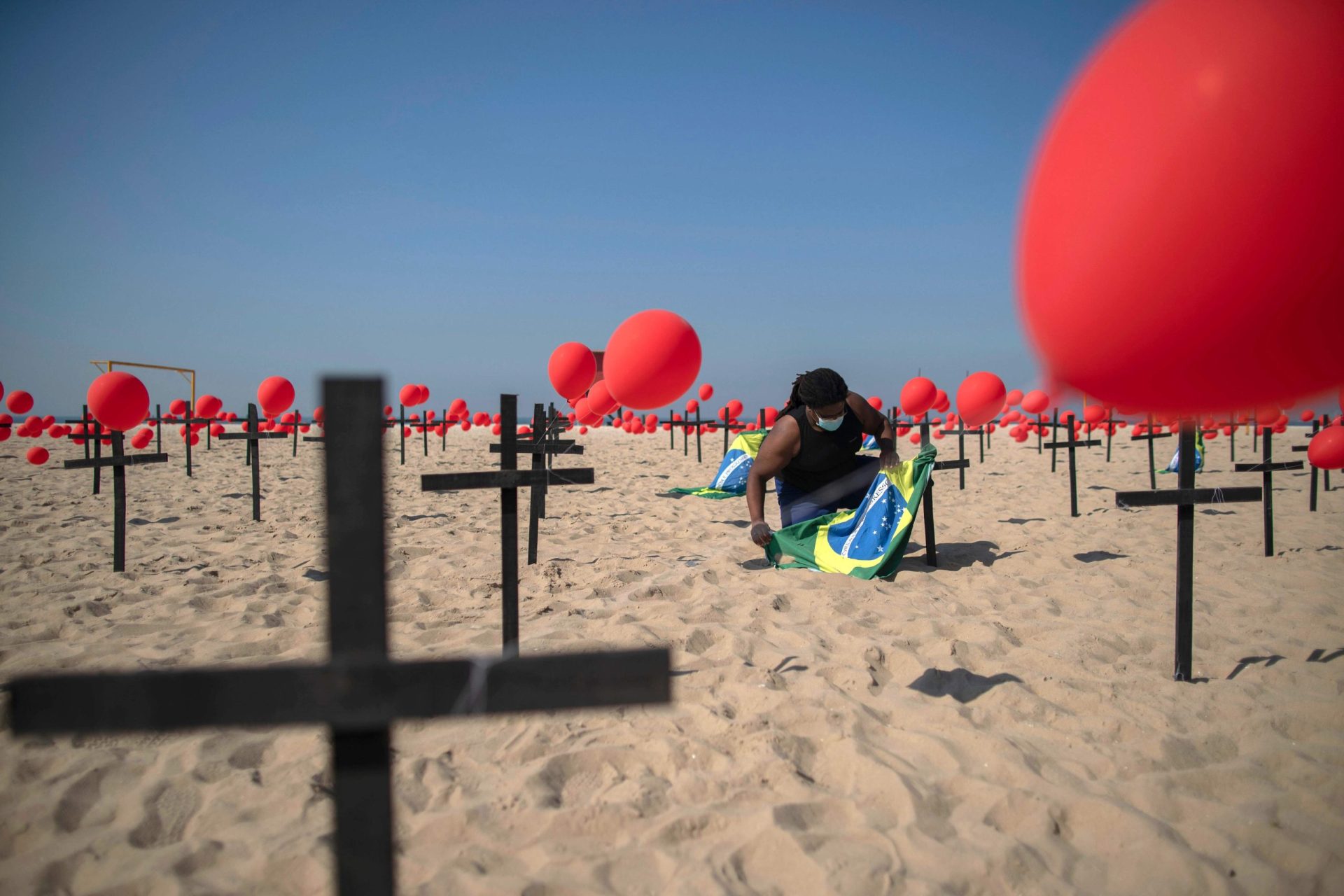 Brasil supera as 100 mil mortes devido à covid-19