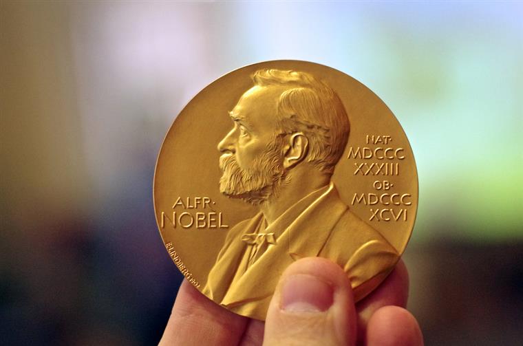 Prémio Nobel da Paz em formato reduzido