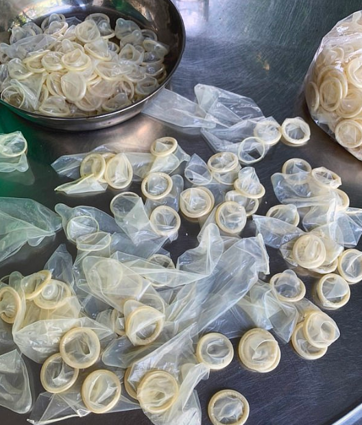 Armazém guardava 324 mil preservativos usados para serem limpos e reutilizados