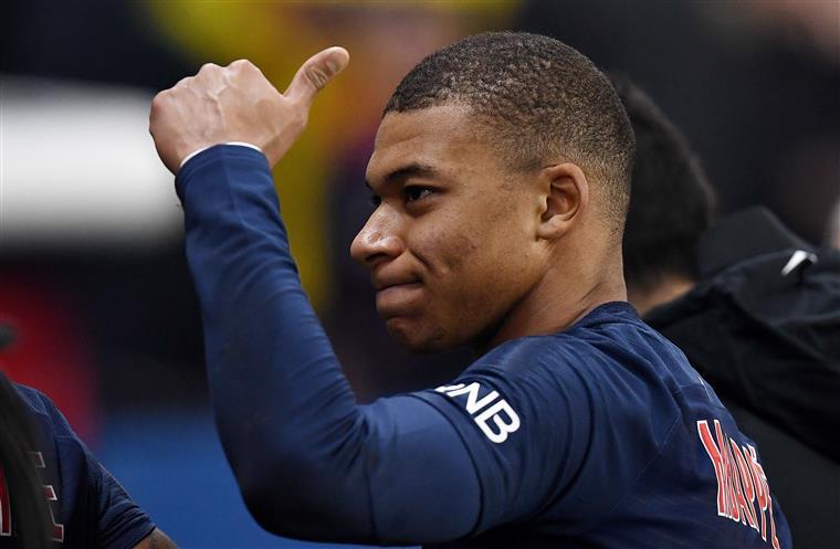 Kylian Mbappé testa positivo para a covid-19