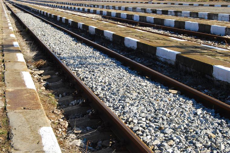 Homem em estado grave após ser atropelado por comboio junto à estação de Poceirão