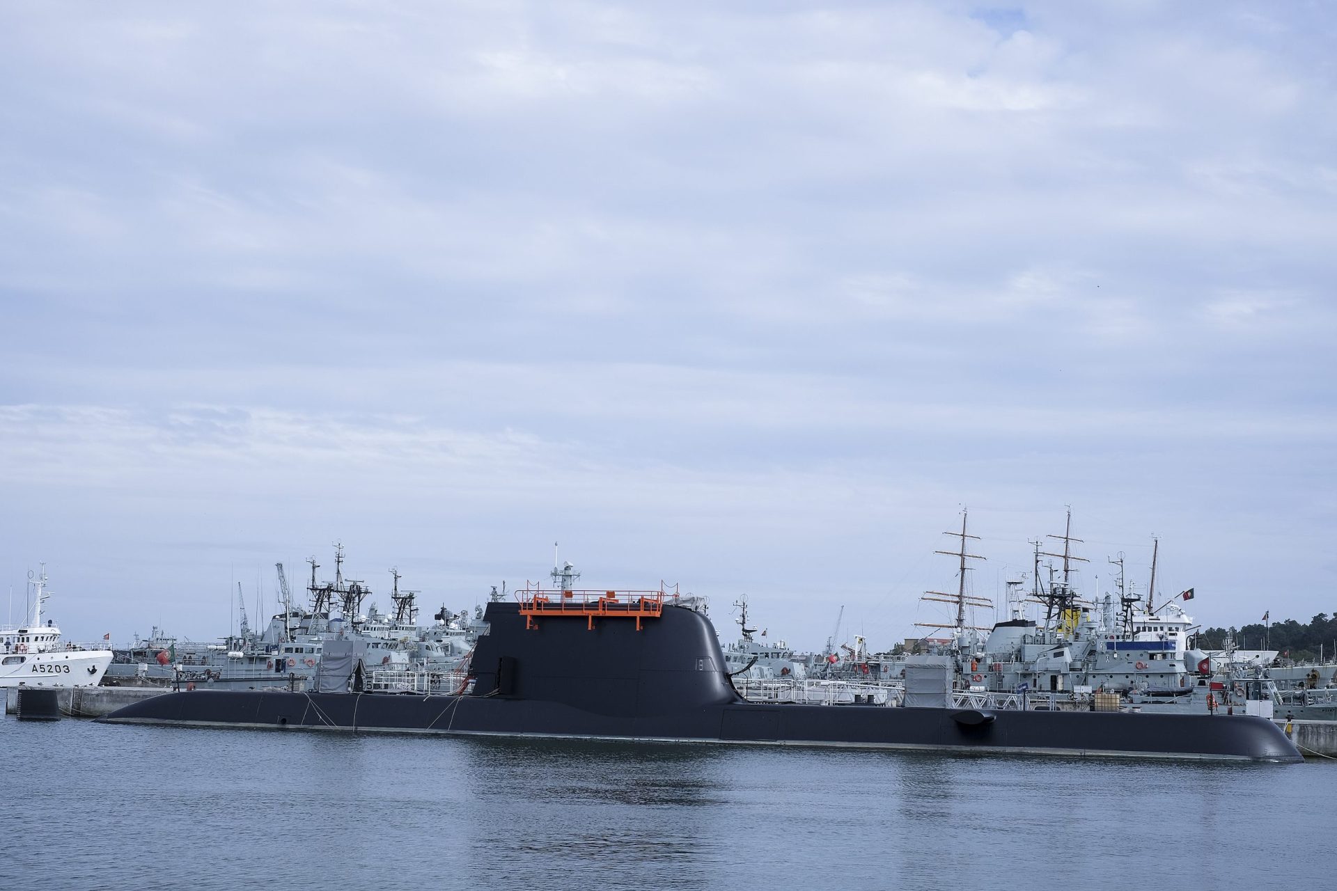 Mais de 200 quilos de haxixe à deriva detetados por submarino da Marinha na costa do Algarve