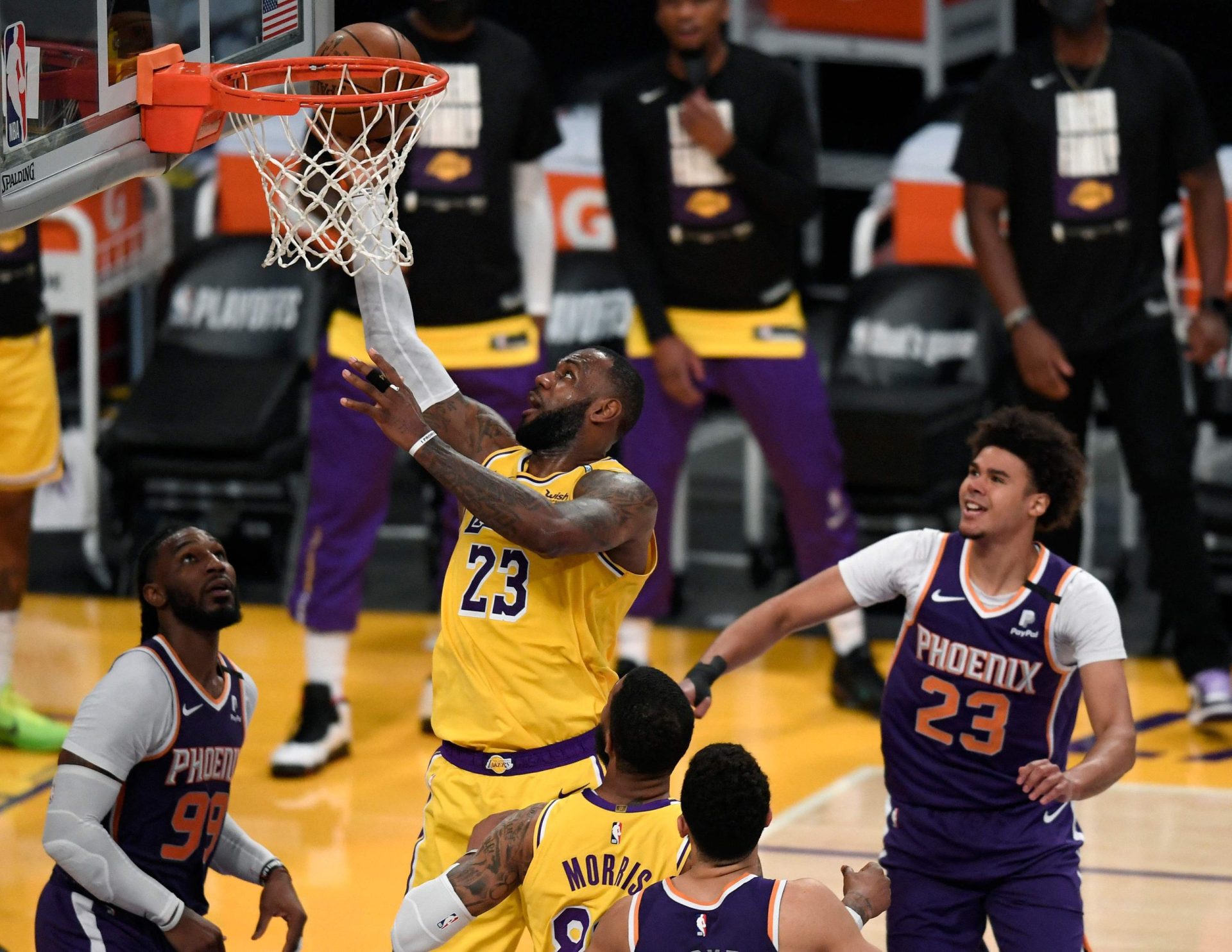 NBA. Lakers apostam em veteranos para nova temporada