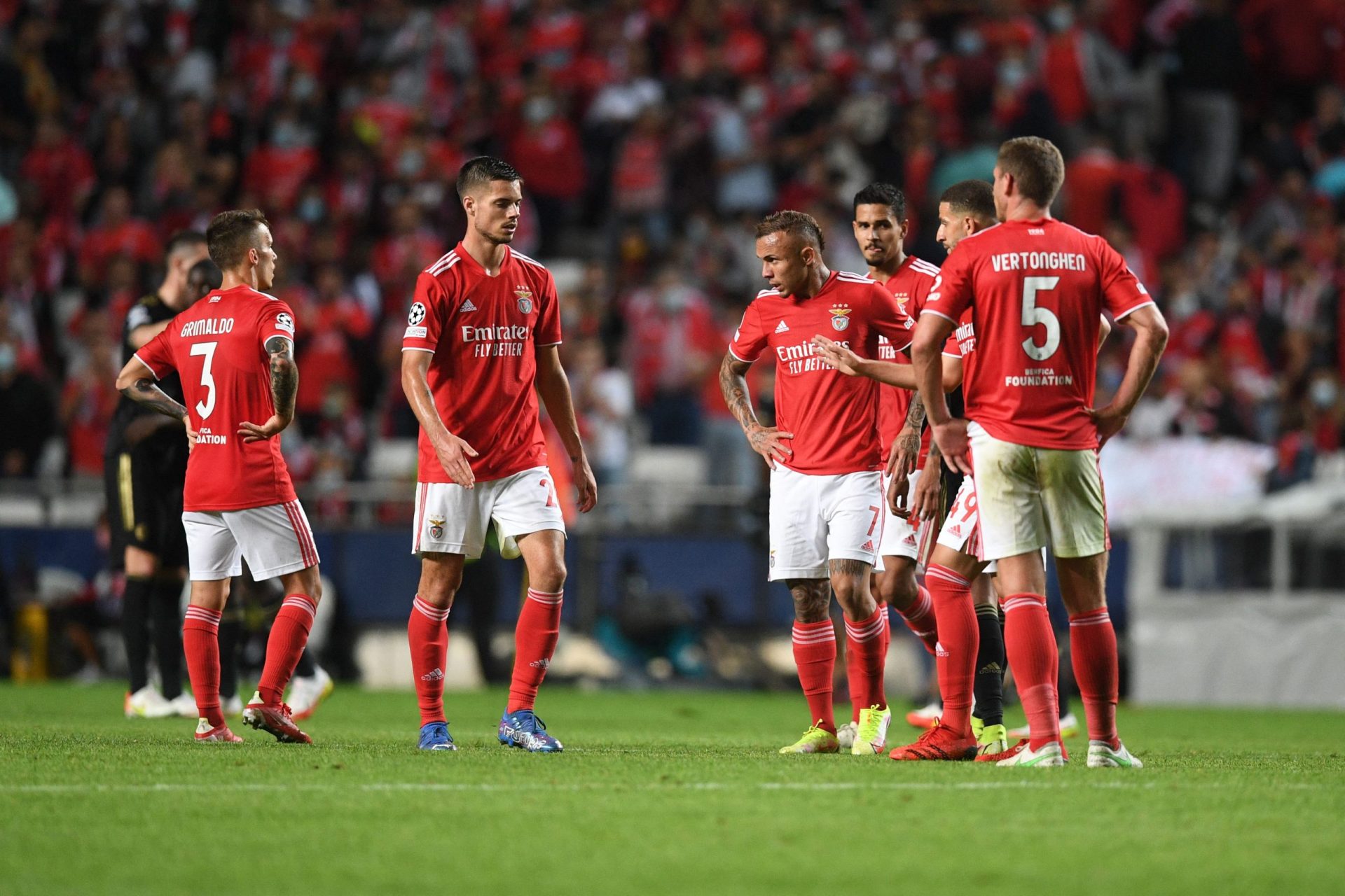 Benfica vai testar jogadores e equipa técnica contra covid-19 esta sexta-feira