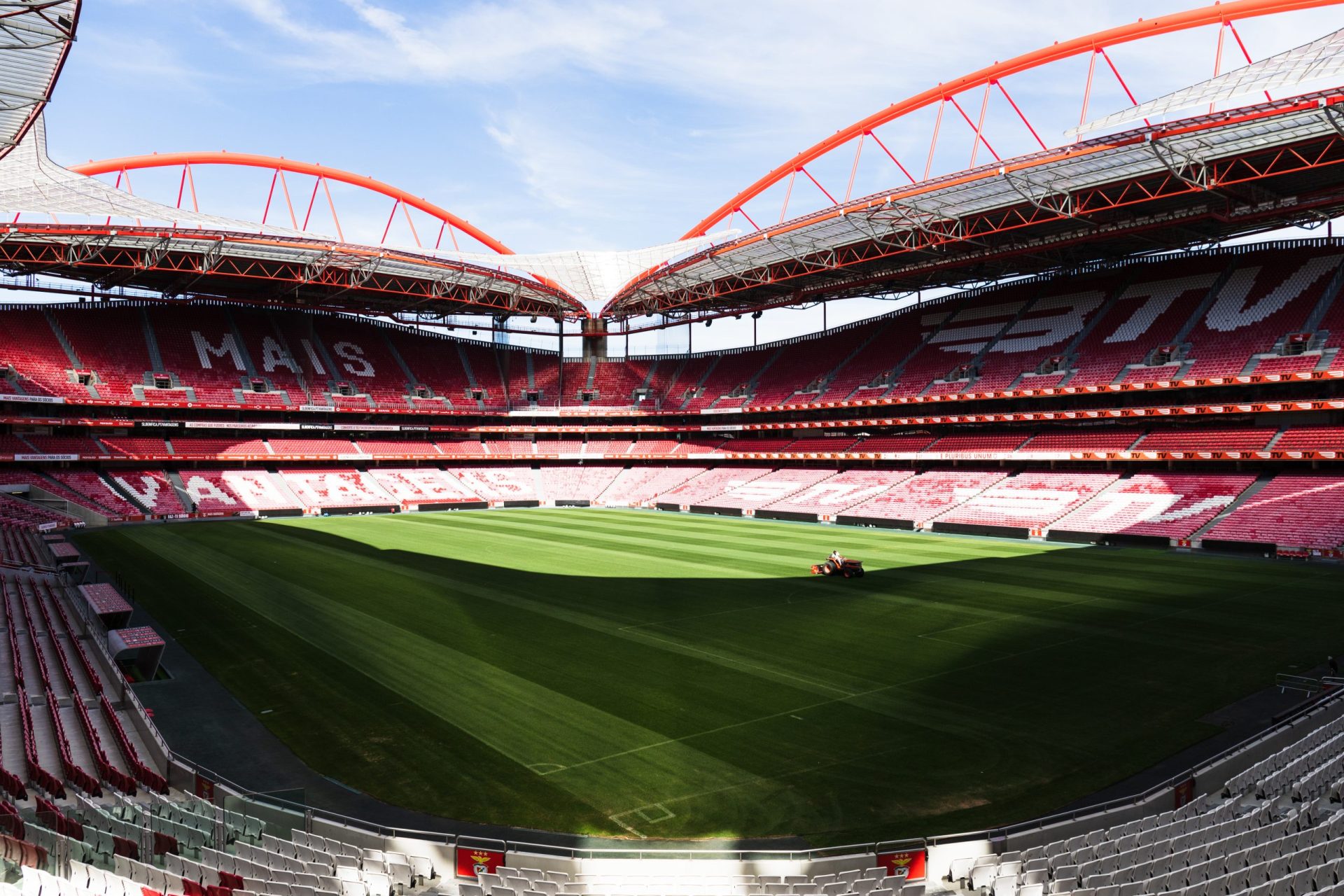 Rui Costa e vice-presidentes estiveram reunidos com John Textor esta manhã no Estádio da Luz