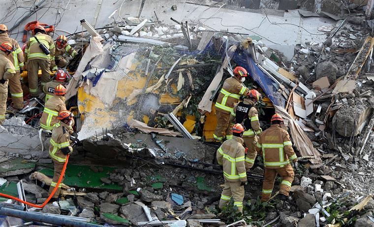 Queda de autocarro provoca 13 mortos na Índia