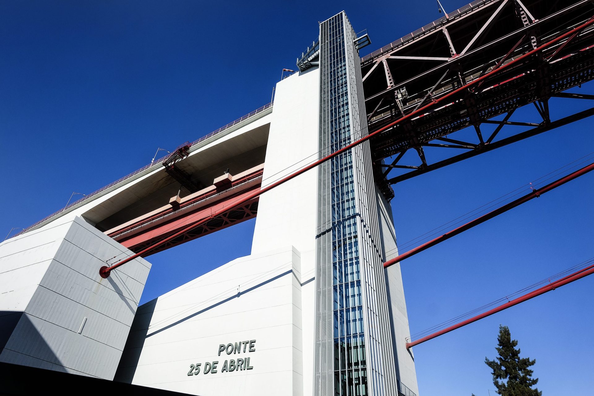 Ponte 25 de Abril em Lisboa vai estar cortada ao trânsito durante duas madrugadas