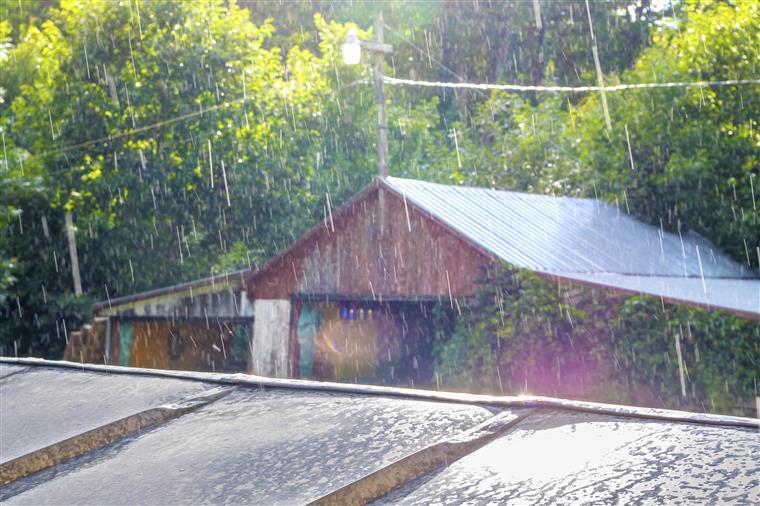 São Miguel e Santa Maria sob aviso amarelo devido à chuva