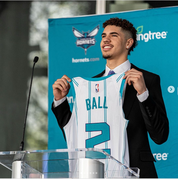 LaMelo Ball é o mais jovem jogador de sempre a conseguir um triplo-duplo