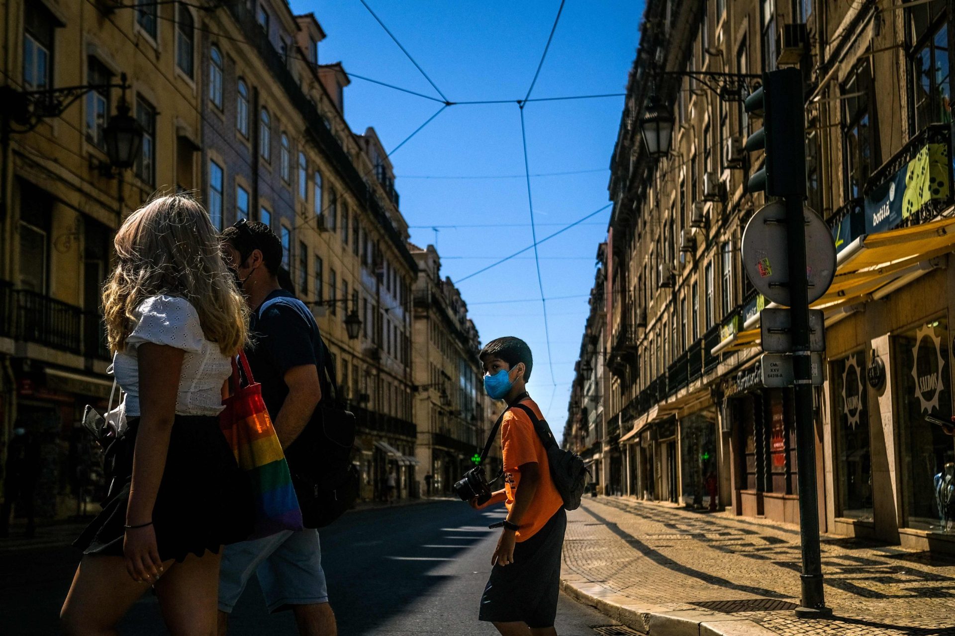 Número de internados não era tão elevado há mais de um mês. Rt e incidência continuam a subir acentuadamente