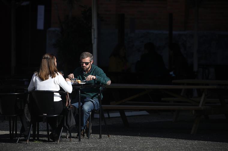 Número de internados com covid-19 é o mais elevado desde 22 de setembro e há quase dois meses e meio que não se registavam tantos novos casos num só dia