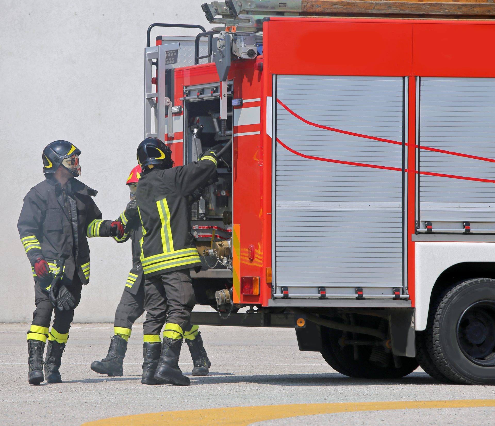 Incêndio em churrasqueira deixa cinco desalojadas e uma pessoa com ferimentos ligeiros em Odivelas