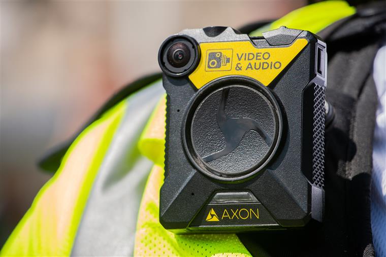 Utilização de ‘bodycams’ por polícias aprovada pelo Parlamento