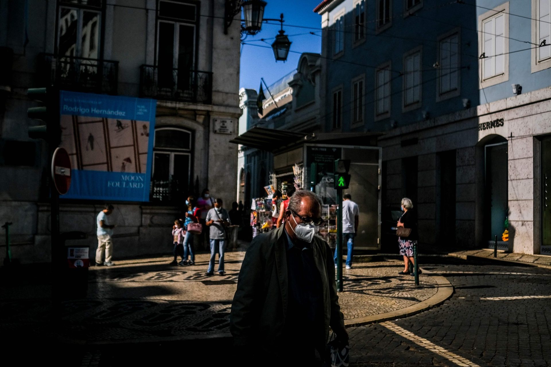 Apenas 0,7% das pessoas com esquema vacinal completo contraíram covid-19