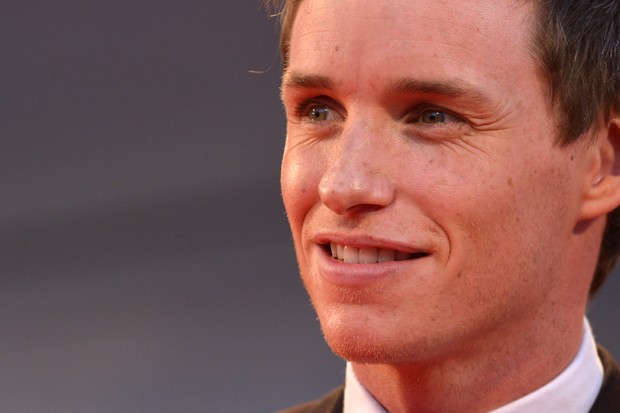 &#8220;Foi um erro&#8221;, diz Eddie Redmayne sobre interpretar mulher transgénero em &#8216;A Rapariga Dinamarquesa&#8217;