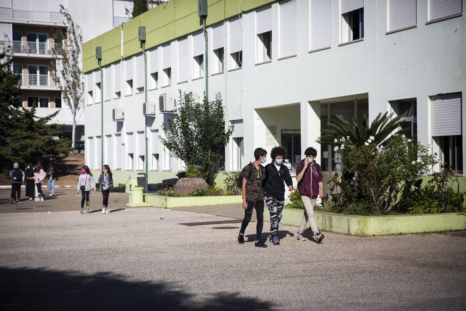 Fenprof quer regresso da máscara nas escolas e docentes no grupo prioritário para vacinação