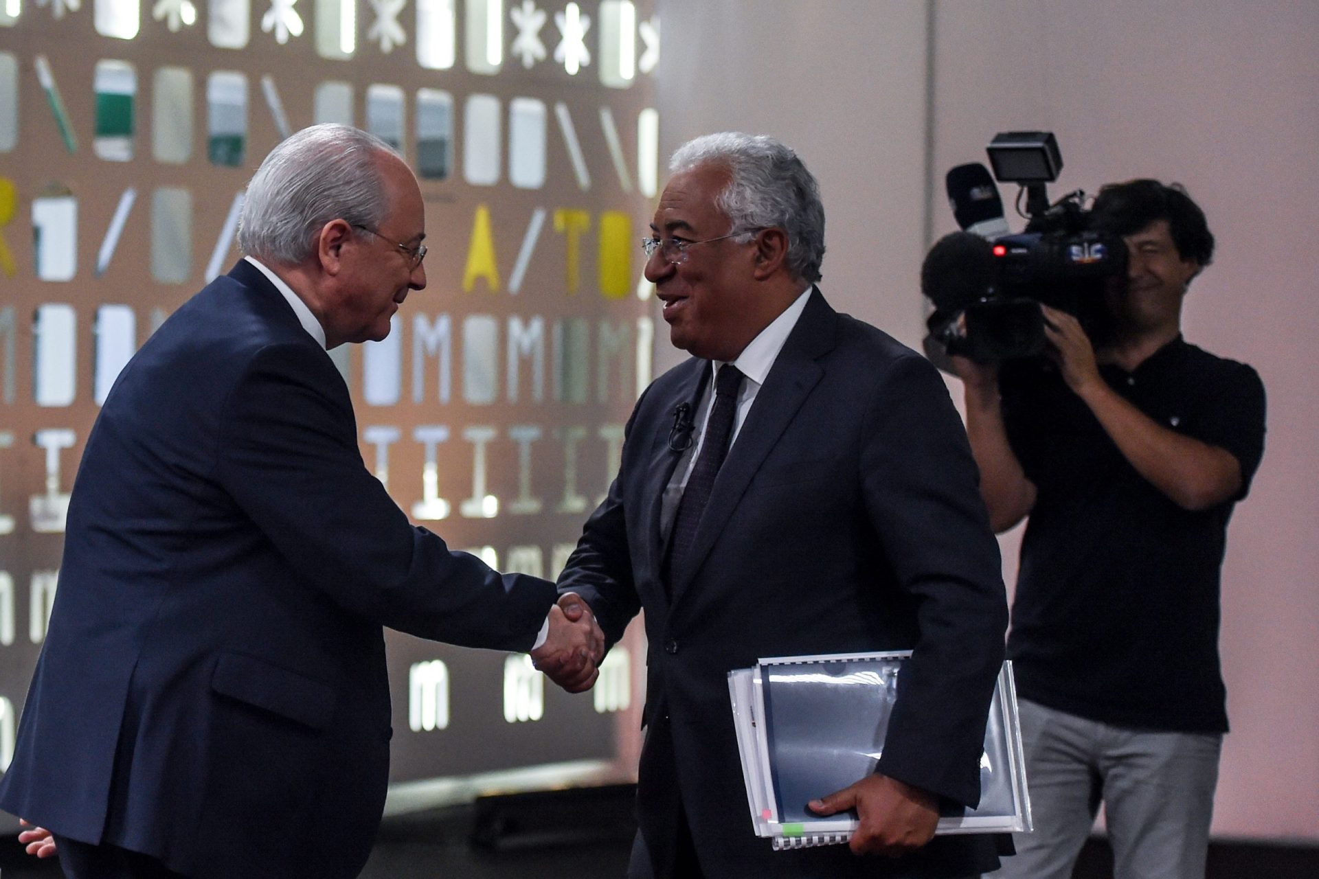 António Costa já ouviu todos os partidos. PSD diz que “é preciso fazer tudo para proteger a população” sem medidas “muito pesadas”