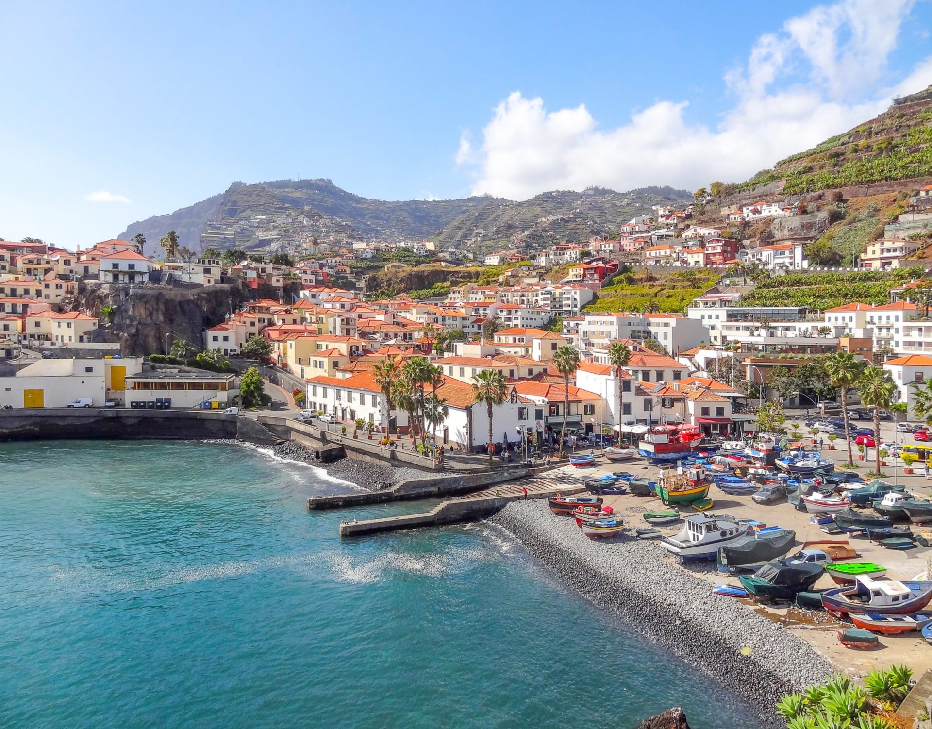 Três homens resgatados, um deles em cadáver, no Funchal