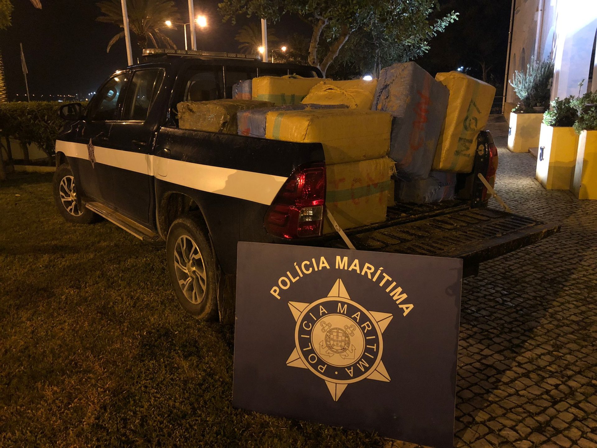 Polícia Marítima apreende 670 quilos de haxixe em praias de Albufeira