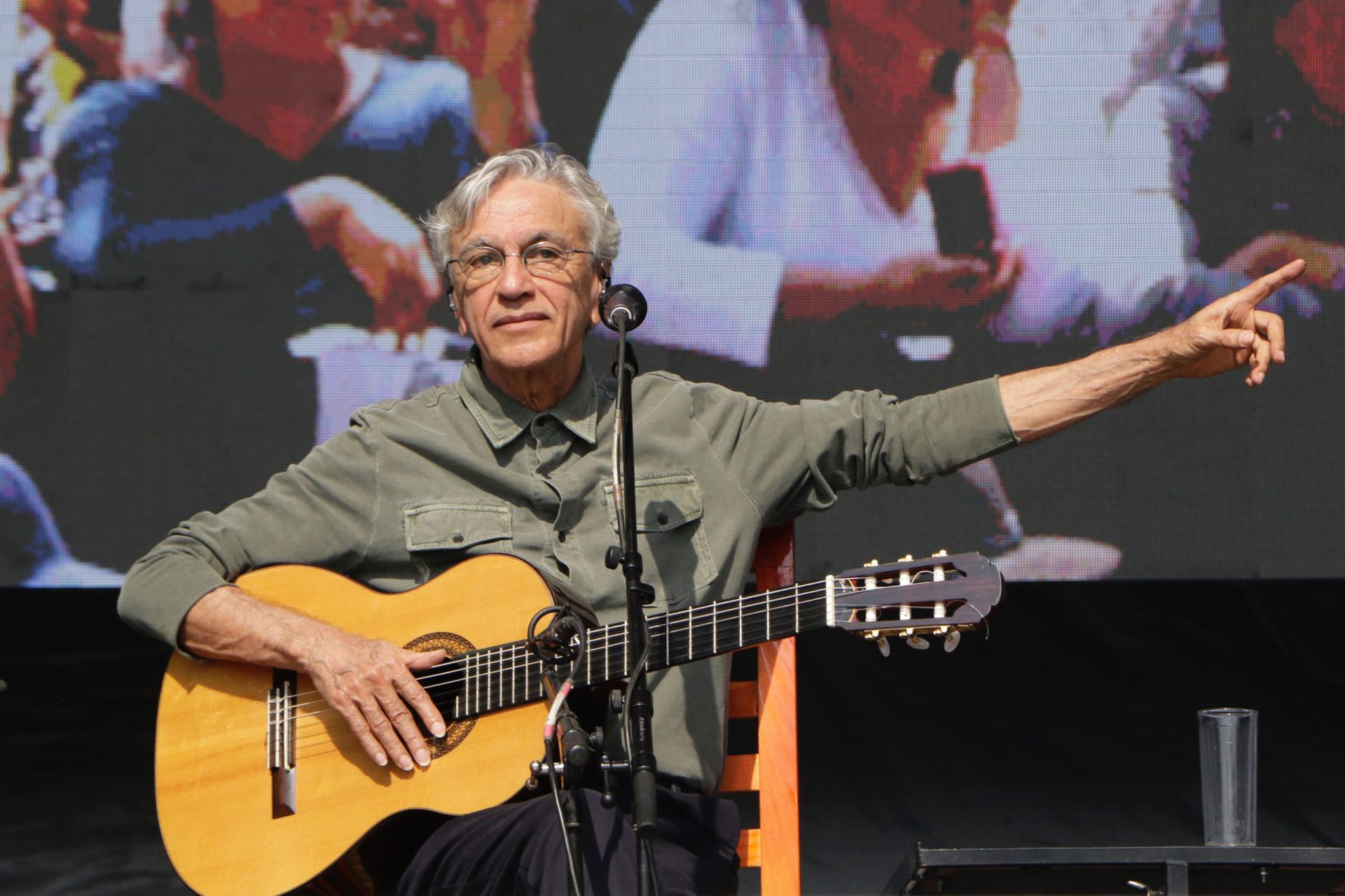 Caetano Veloso testa positivo à covid-19