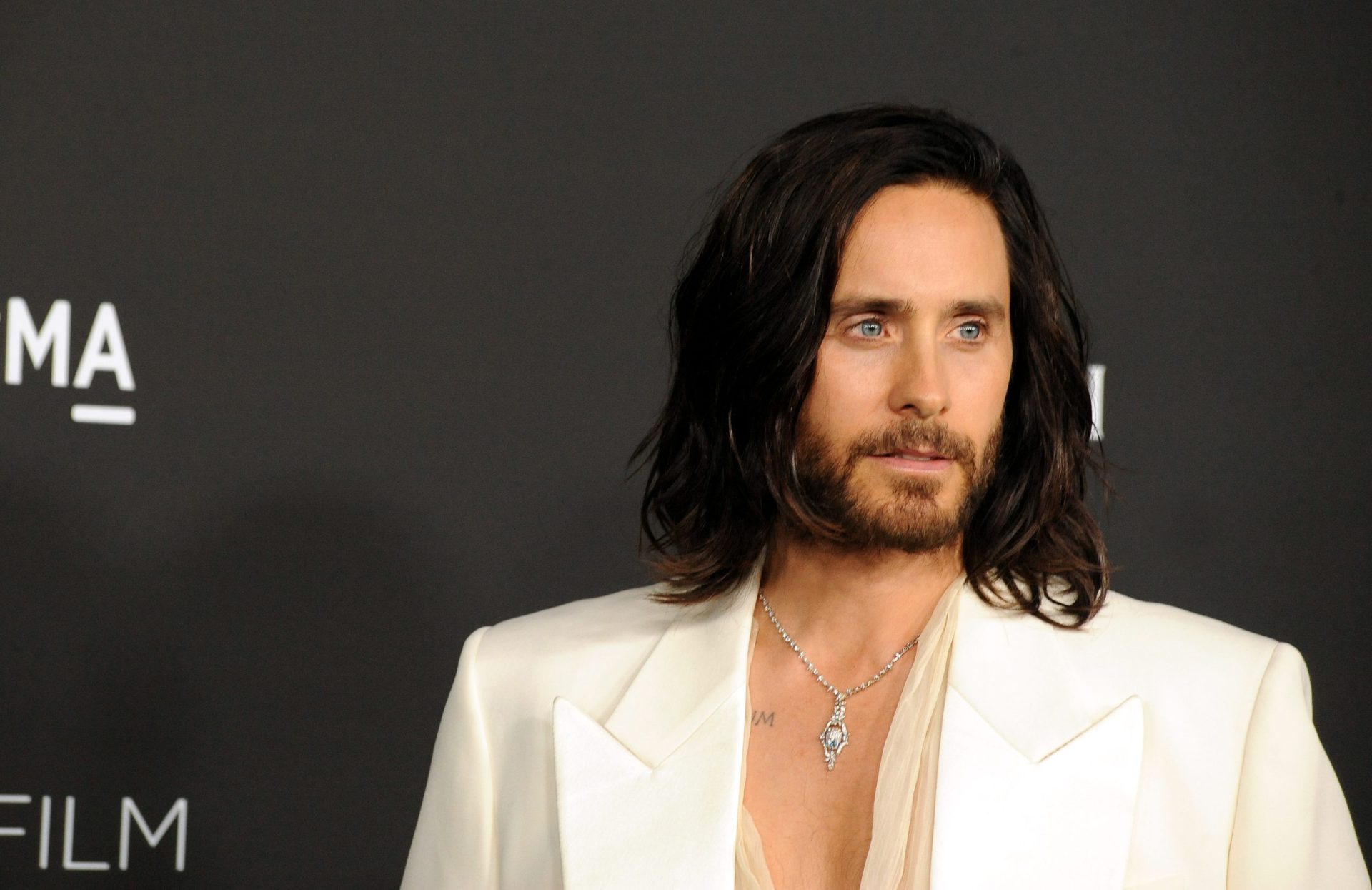 Jared Leto celebrou 50 anos e surpreendeu os fãs