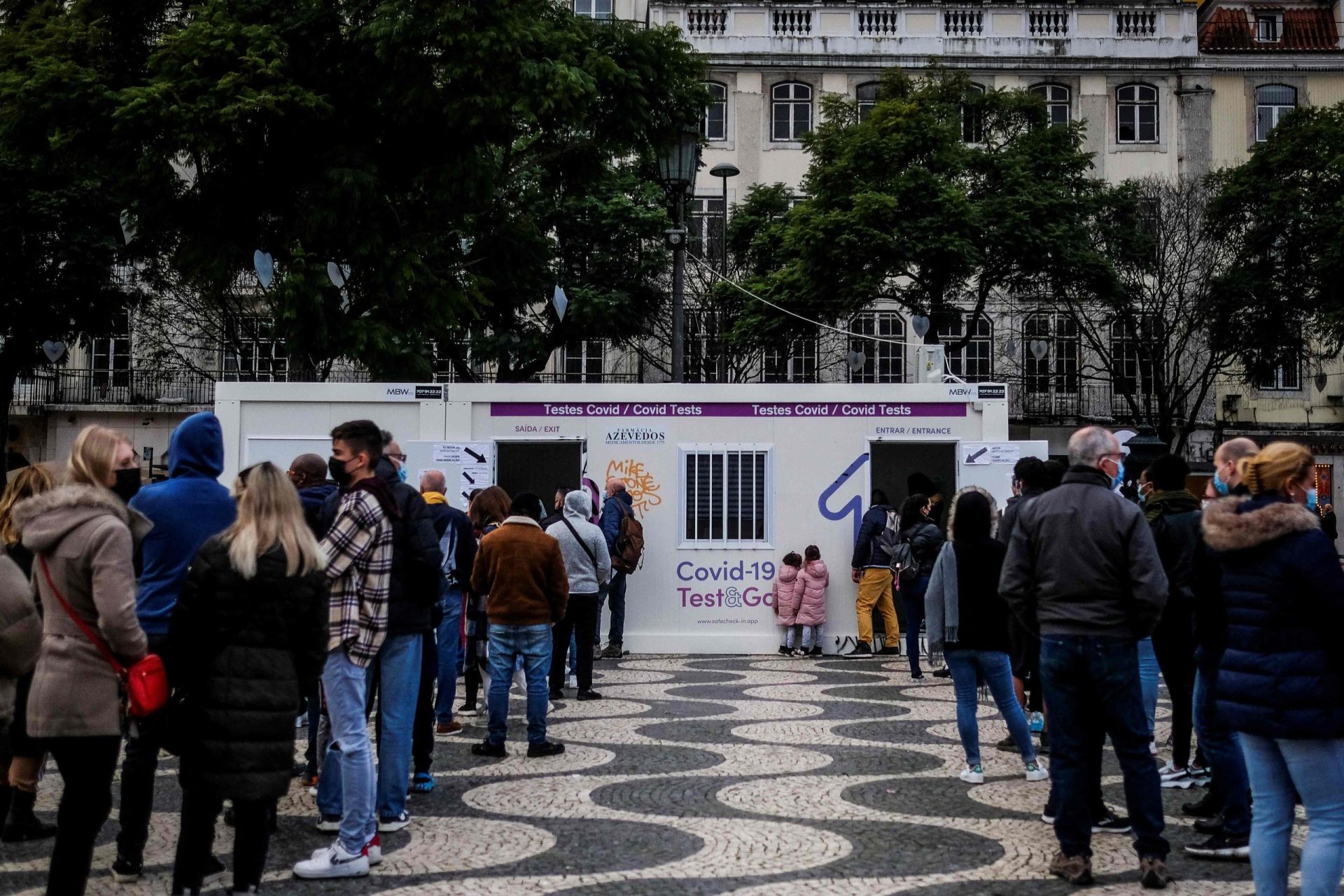 Ruptura nos inquéritos epidemiológicos. Só em quatro em cada dez casos estão a ser isolados os contactos de risco