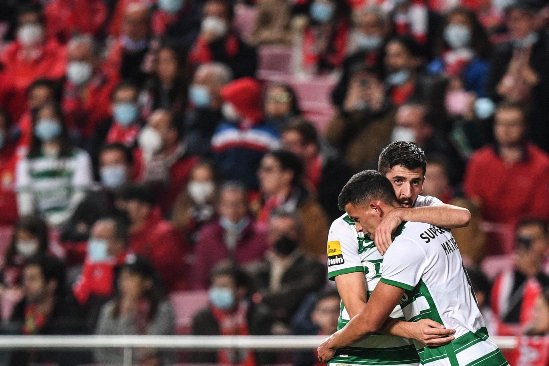 Sporting vence o Benfica e continua a partilhar liderança com o FC Porto