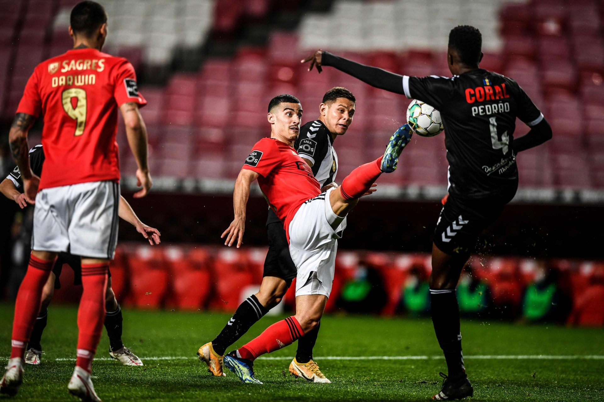 Benfica deixa fugir dois pontos com Nacional