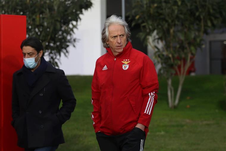 Jorge Jesus com suspeita de infeção respiratória