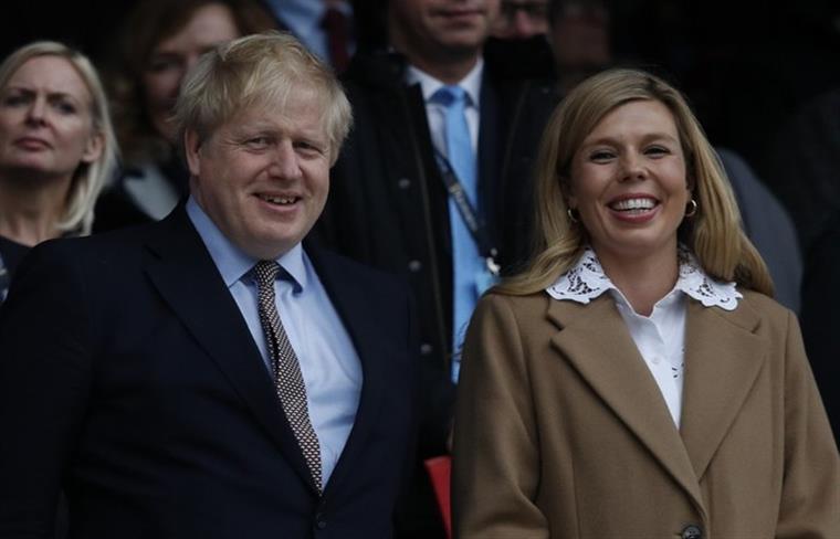 Boris Johnson e a mulher anunciam nascimento de uma menina