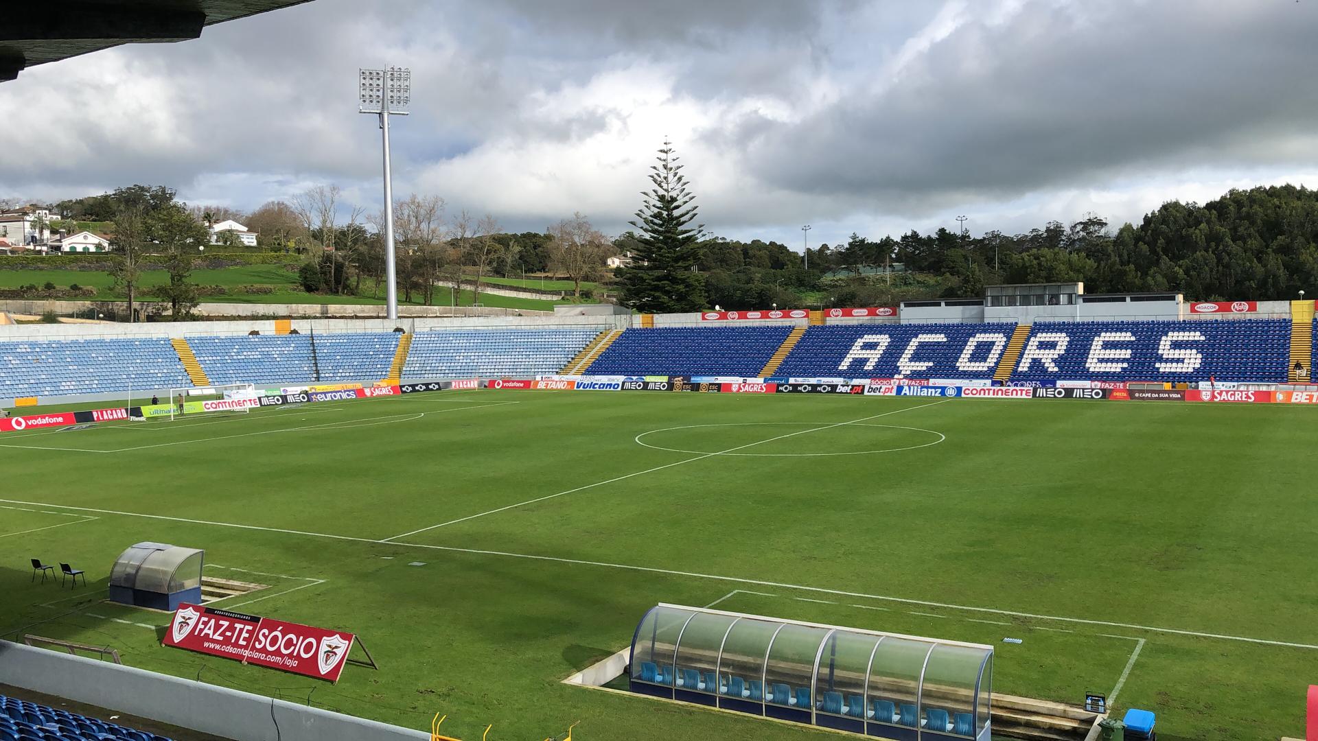 Benfica empata com Santa Clara e desce para o terceiro lugar