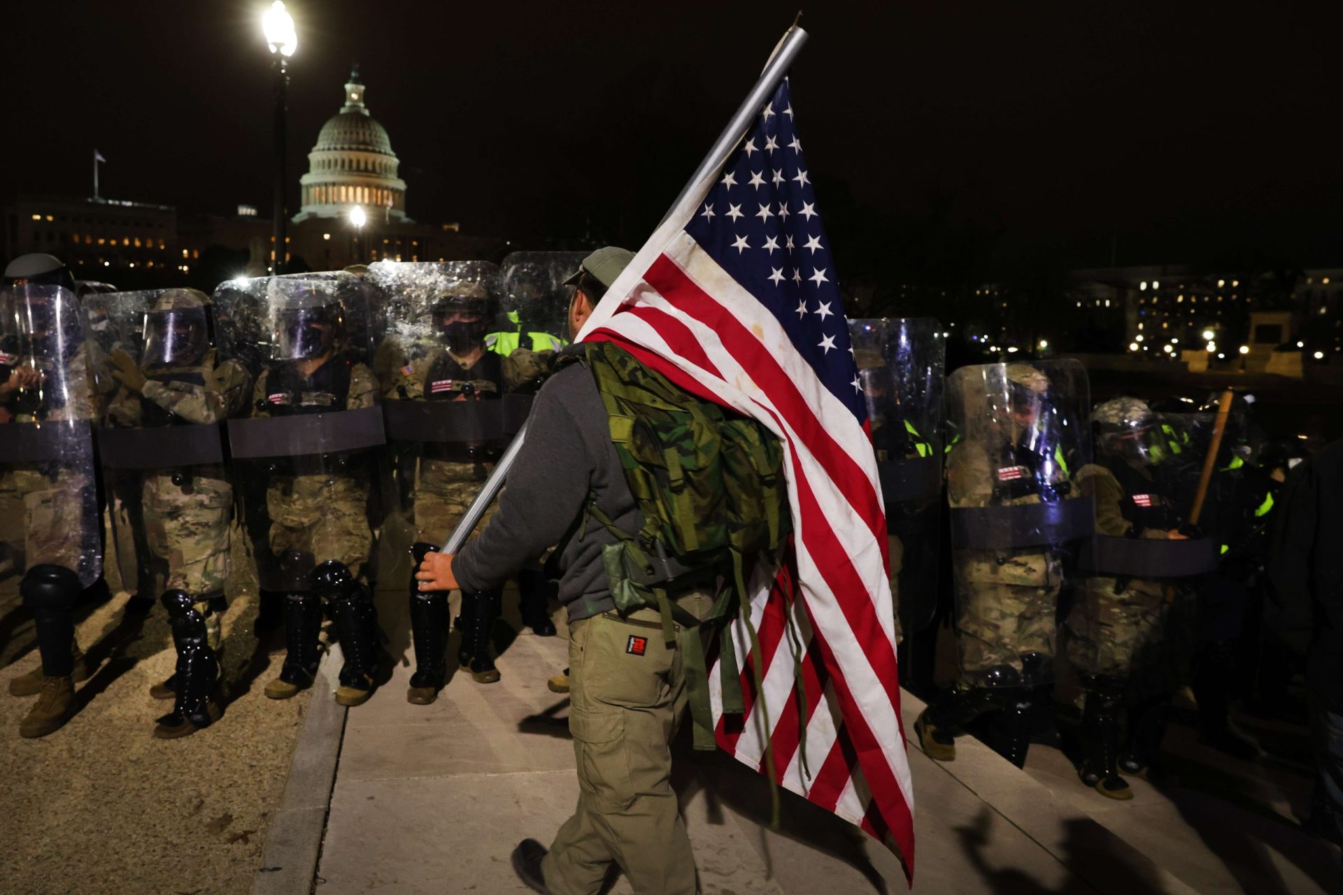 A invasão ao Capitólio por apoiantes de Donald Trump em imagens