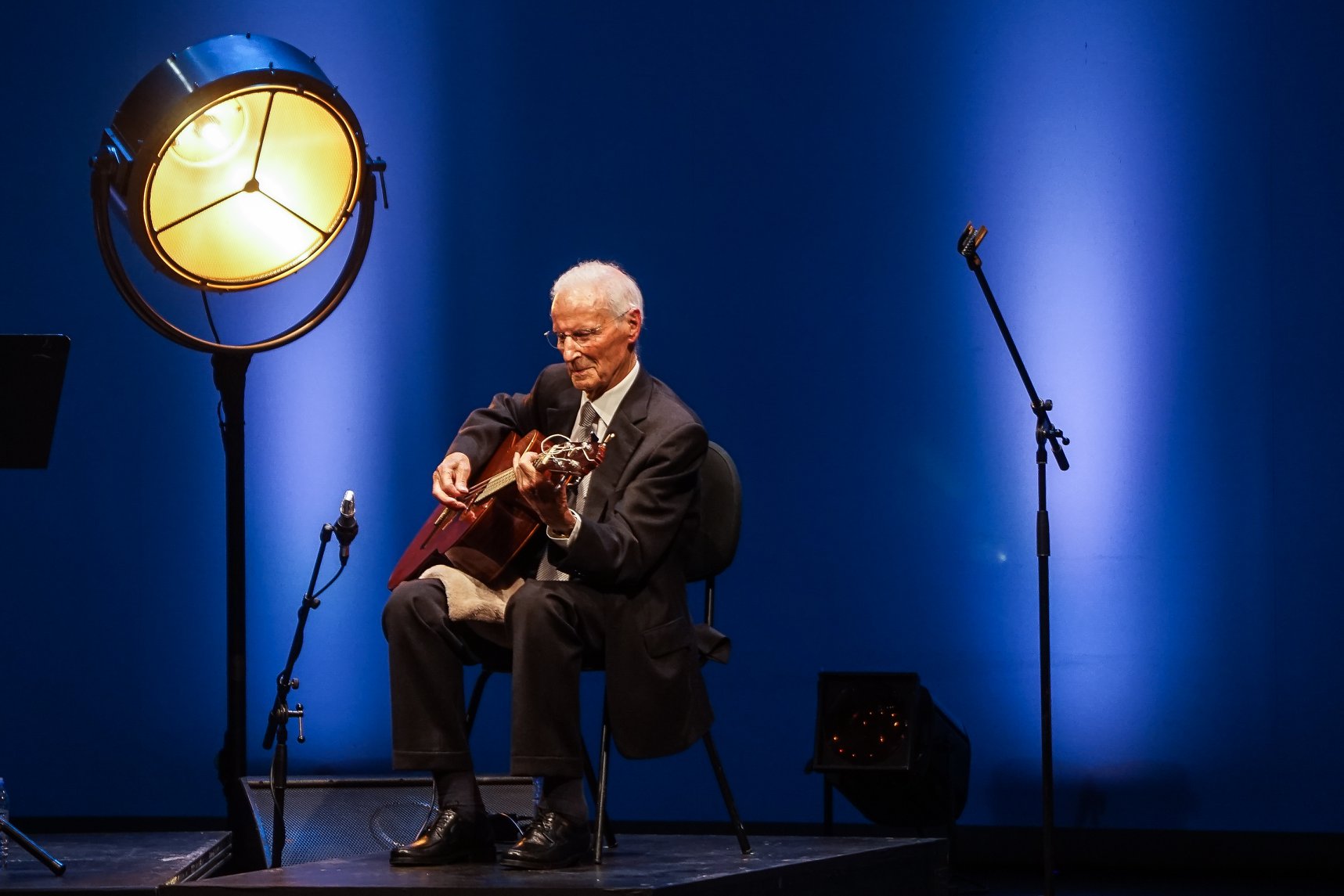 Morreu Joel Pina, “mestre” do fado e guitarrista de Amália Rodrigues