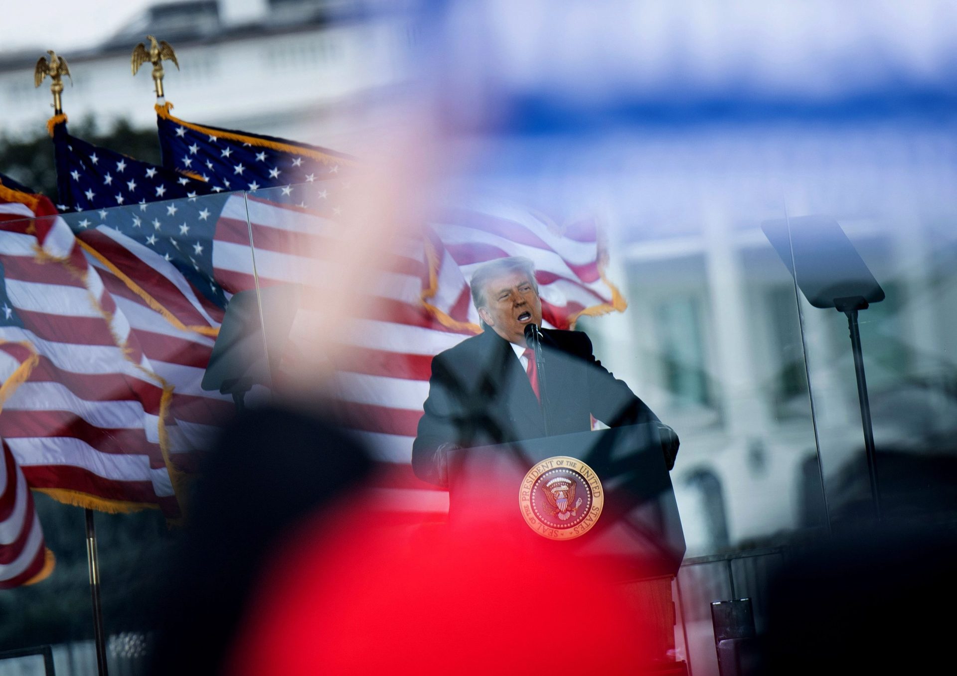 Trump pode continuar ativo na política. Senado chumba destituição de Donald Trump