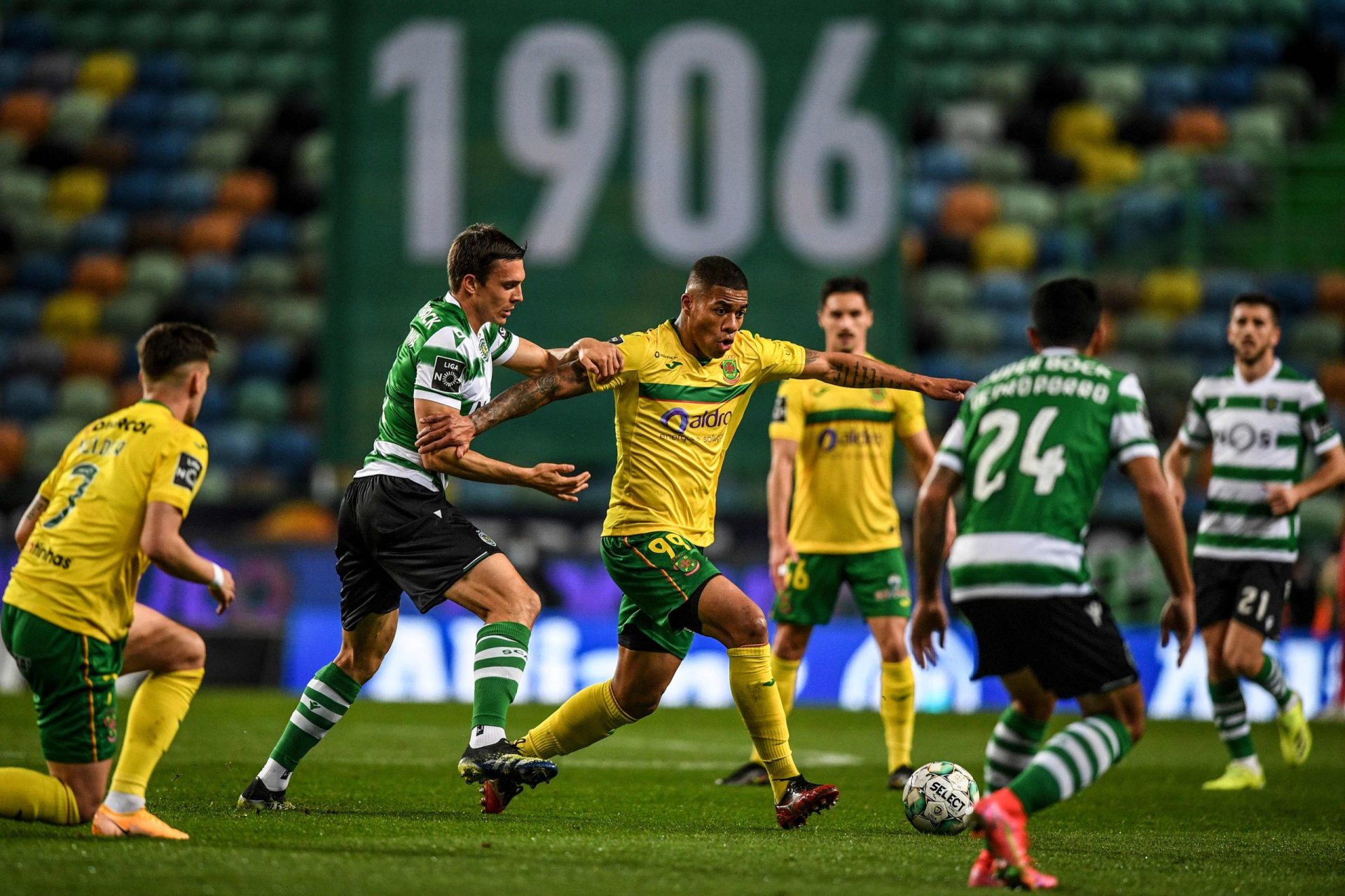 Sporting vence Paços de Ferreira por 2-0