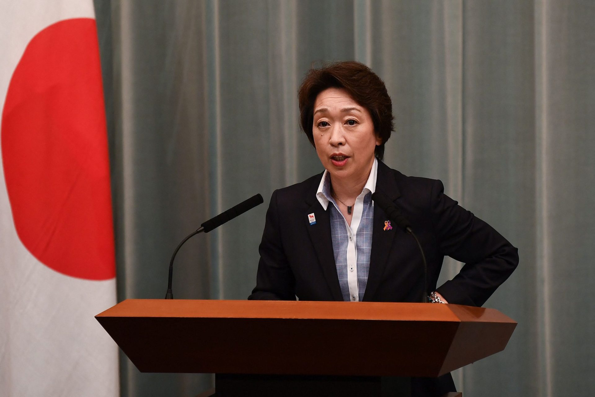 Governo japonês convida cinco mulheres para reunião apenas para assistir, sem direito a debater