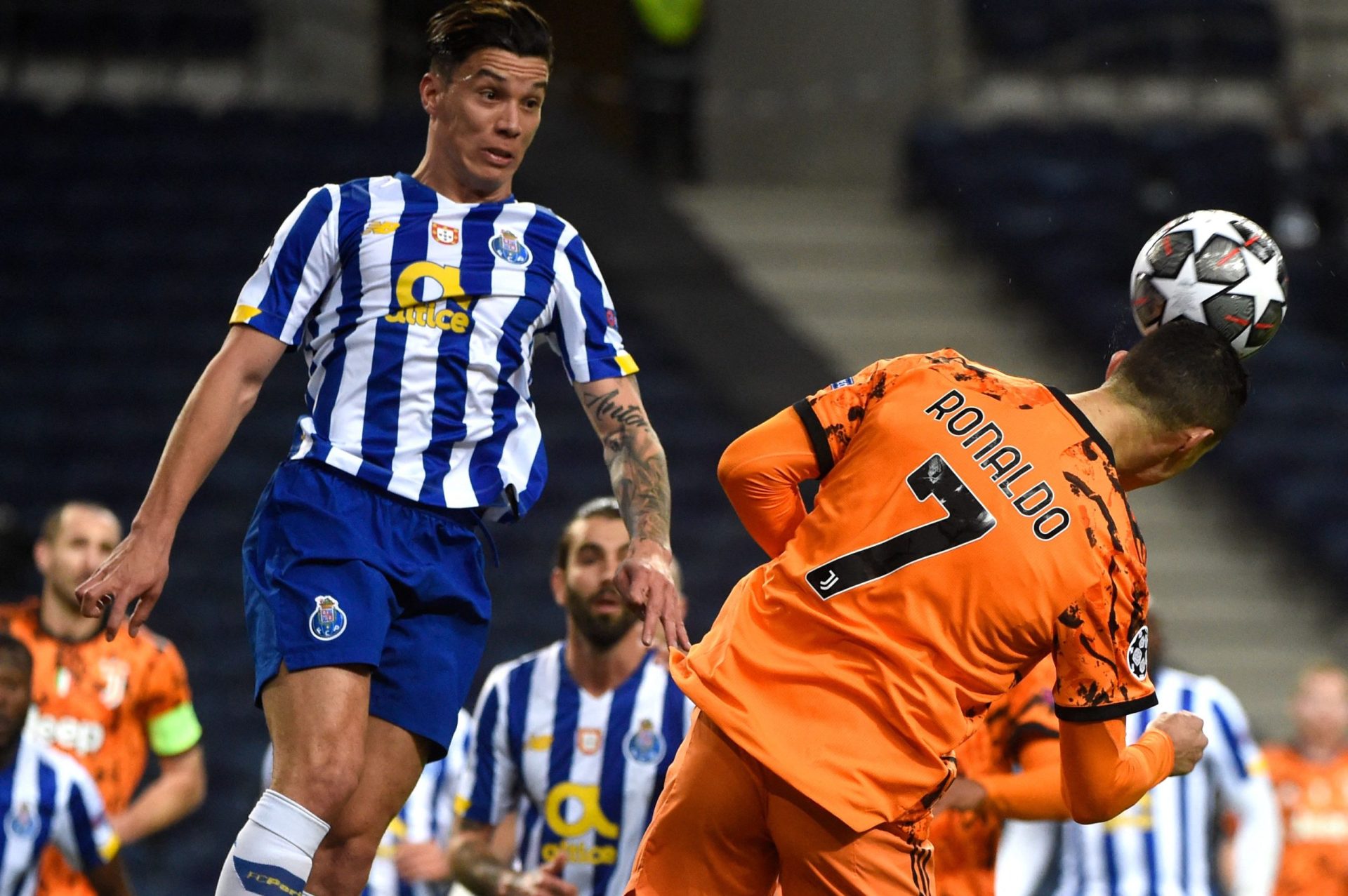 FC Porto bate Juventus por 2-1 no Dragão e segue em vantagem para Turim