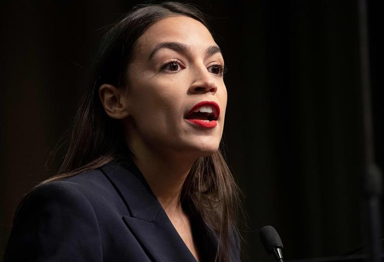 Ocasio-Cortez achou que ia “morrer” no assalto ao Capitólio