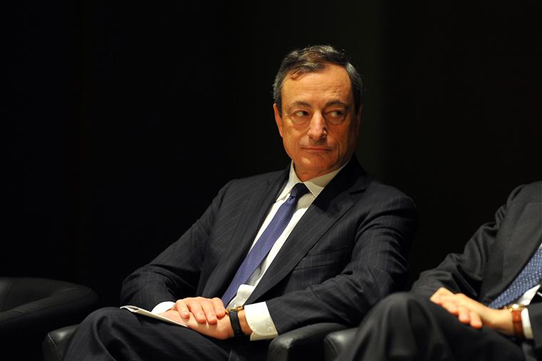 Mario Draghi aceita convite para liderar governo de emergência em Itália