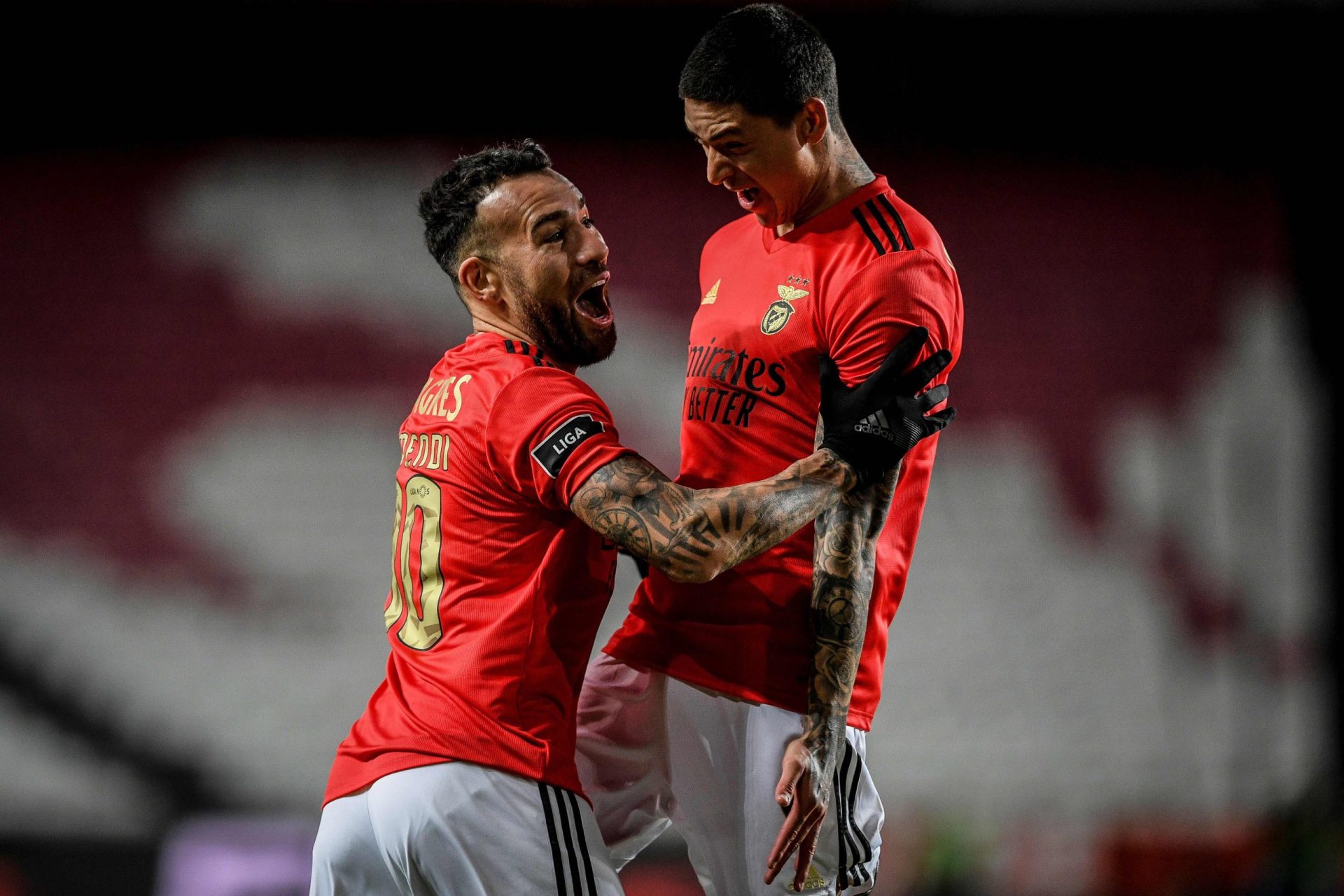 Benfica vence Famalicão por 2-0 e ameaça terceiro lugar conquistado pelo Braga