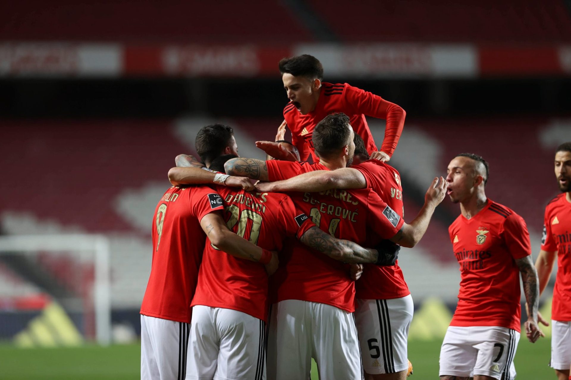 É oficial: Arsenal-Benfica joga-se em Roma e em Atenas