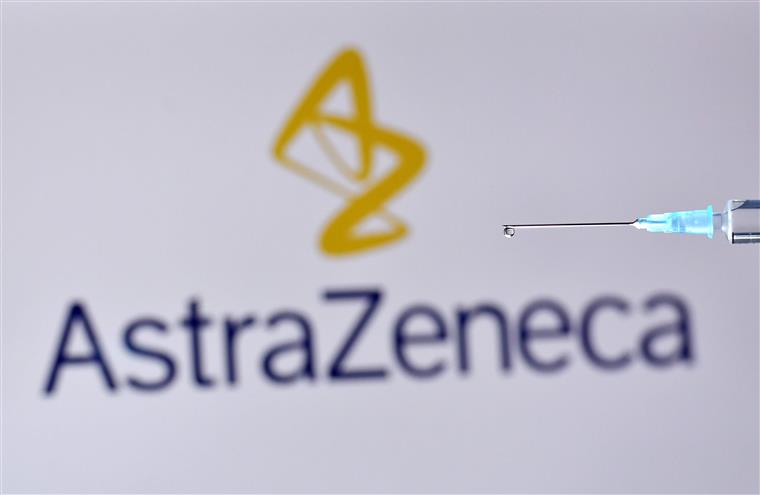 Registaram-se 22 casos de trombose na UE após toma da vacina da AstraZeneca