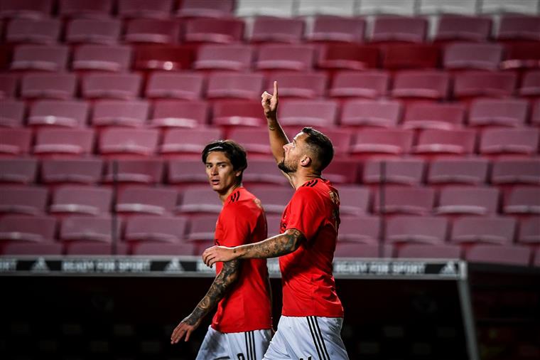 Benfica vence Boavista por 2-0