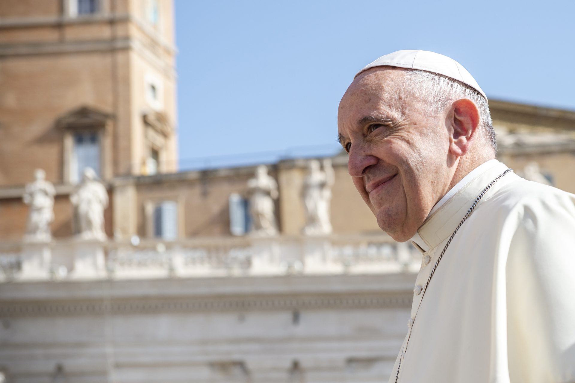 Vaticano proíbe bênção de casamentos homossexuais porque Deus “não pode abençoar o pecado”