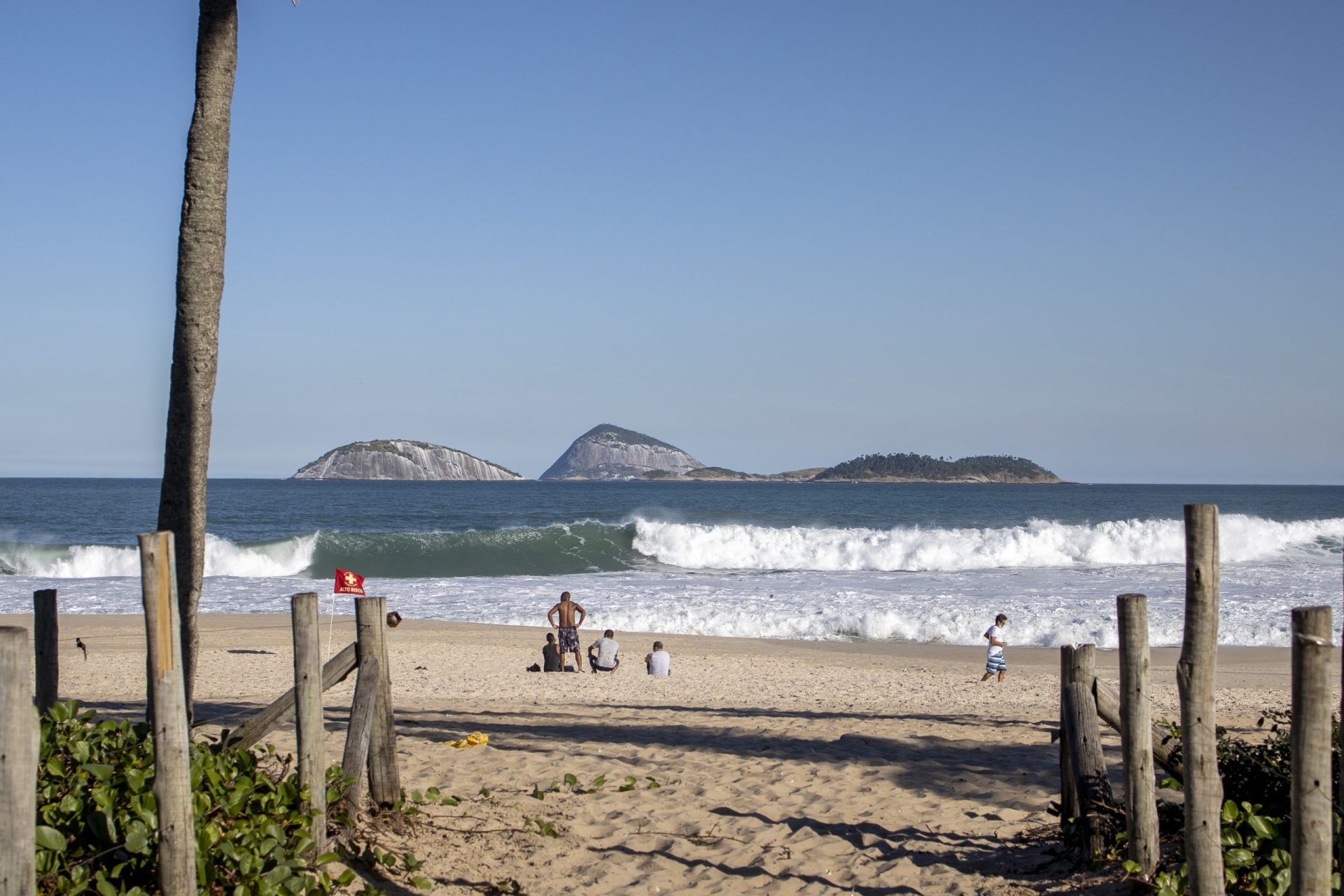 Praias do Rio de Janeiro encerradas para controlar novos casos de covid-19 na cidade