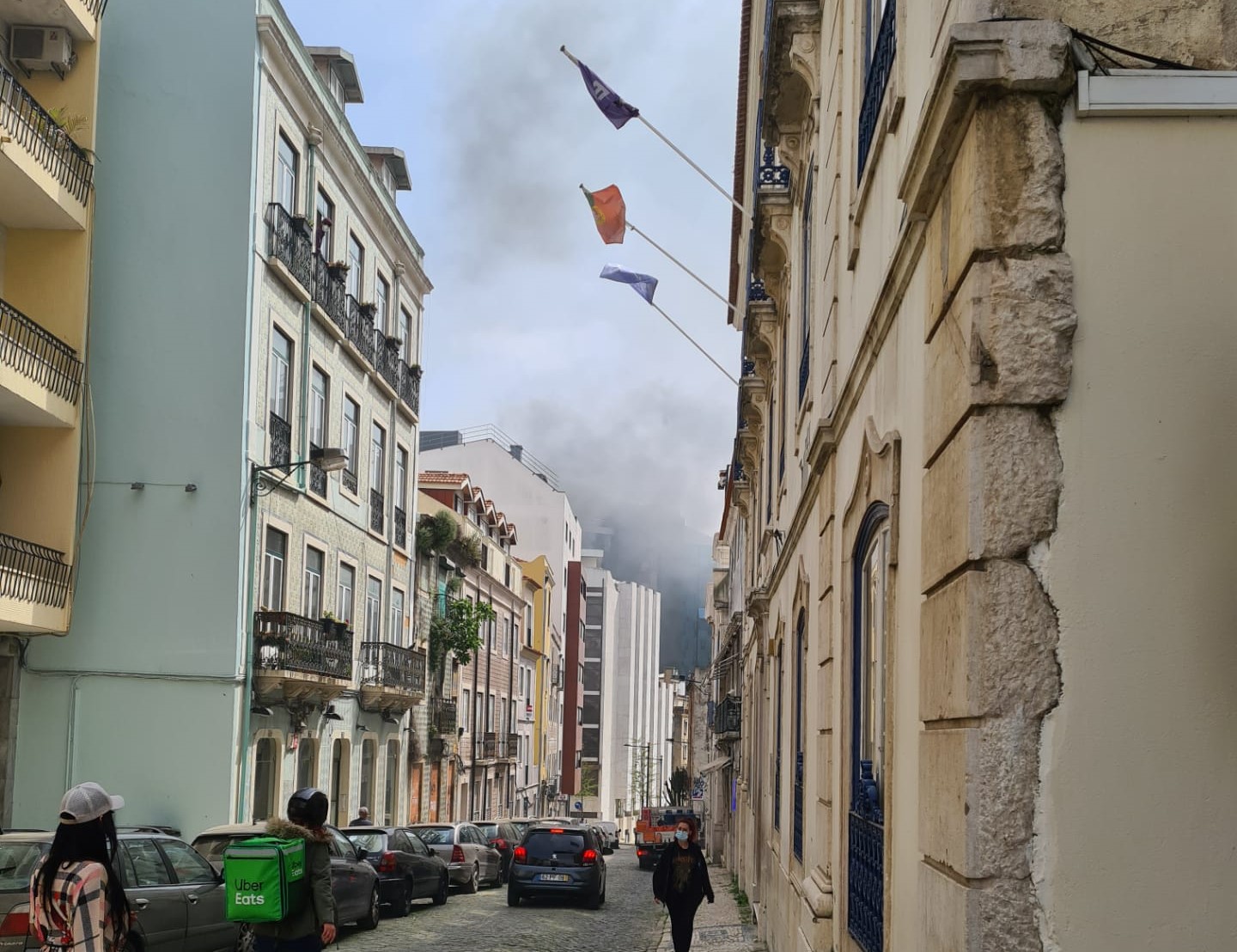 Incêndio deflagrou anexo de restaurante perto da avenida Fontes Pereira de Melo